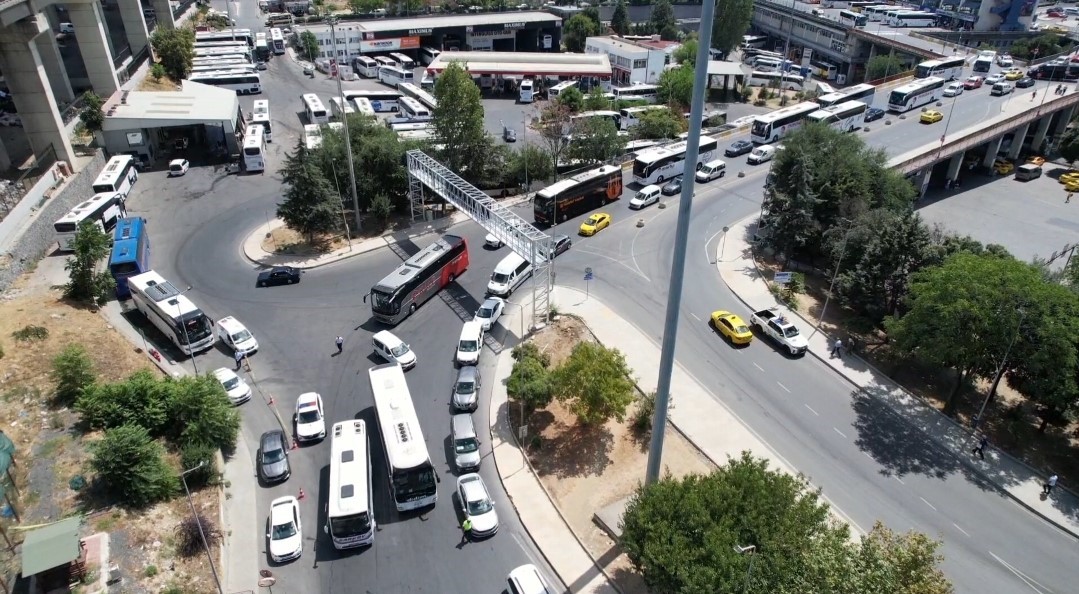 15 Temmuz Demokrasi Otogarında yolculara ve otob&uuml;slere denetim
