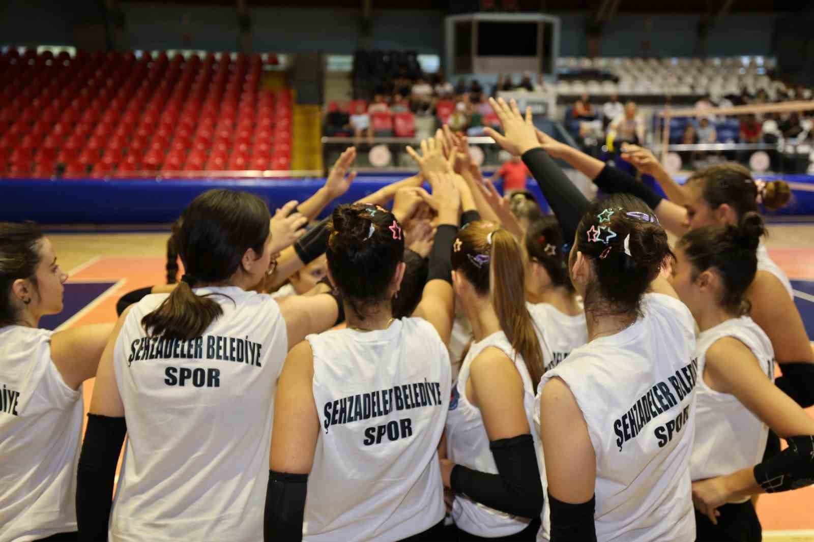 Şehzadeler&rsquo;den, kadın spor branşlarına iddialı başlangı&ccedil;
