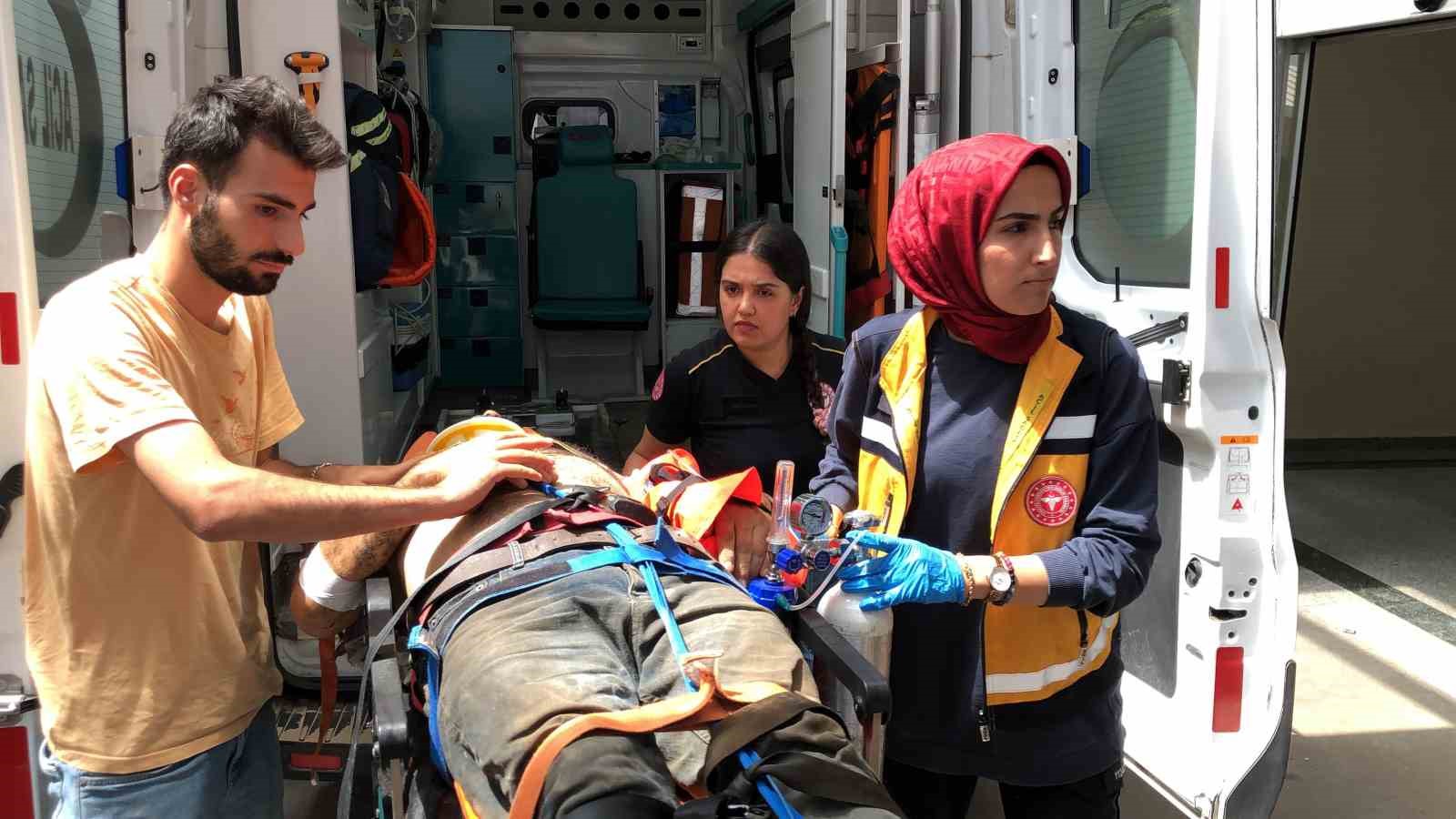 Adıyaman’da inşaat iskelesi çöktü: 3 ağır yaralı
