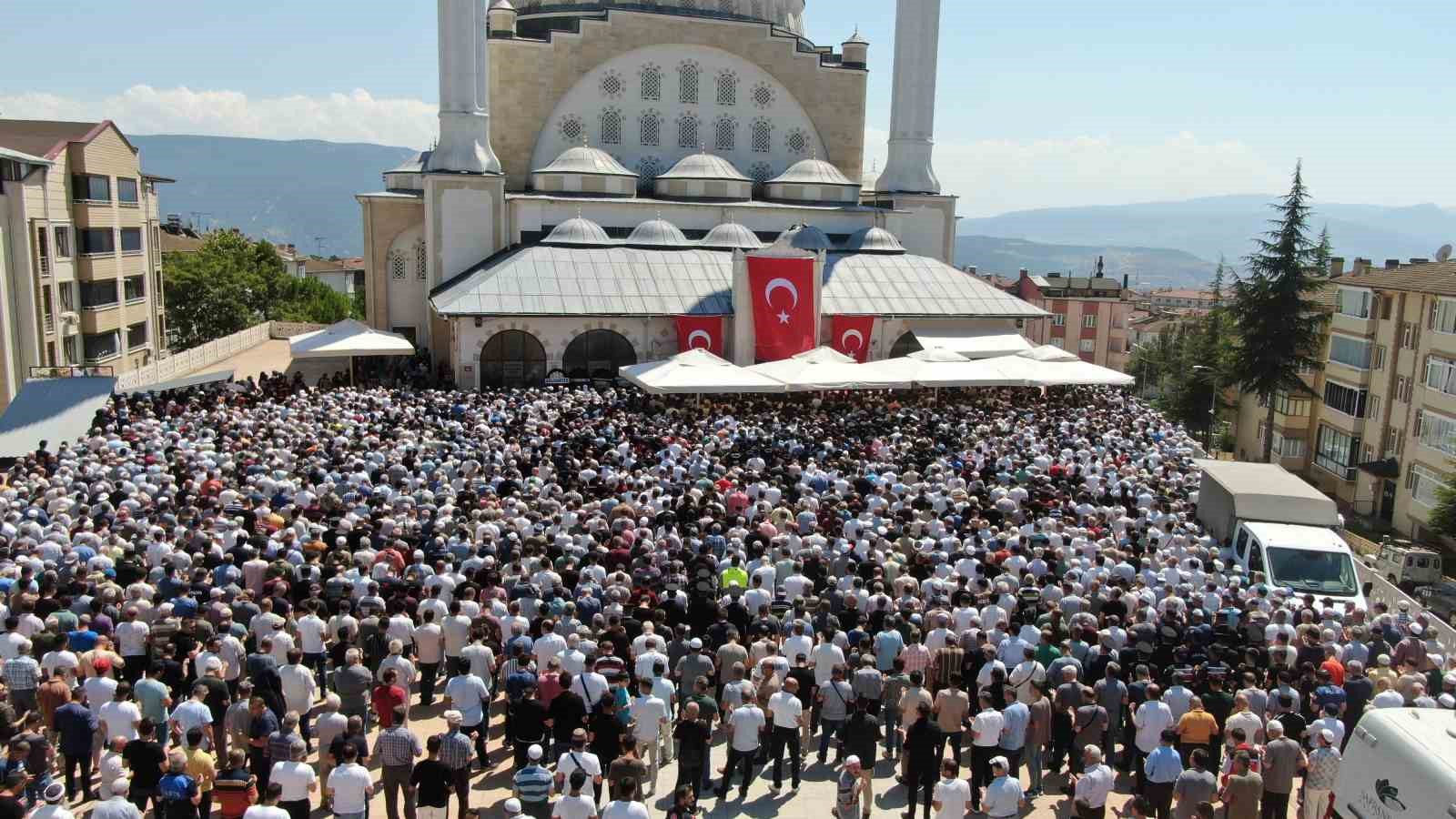 Görevdeyken kalp krizi sonucu şehit olan astsubay toprağa verildi