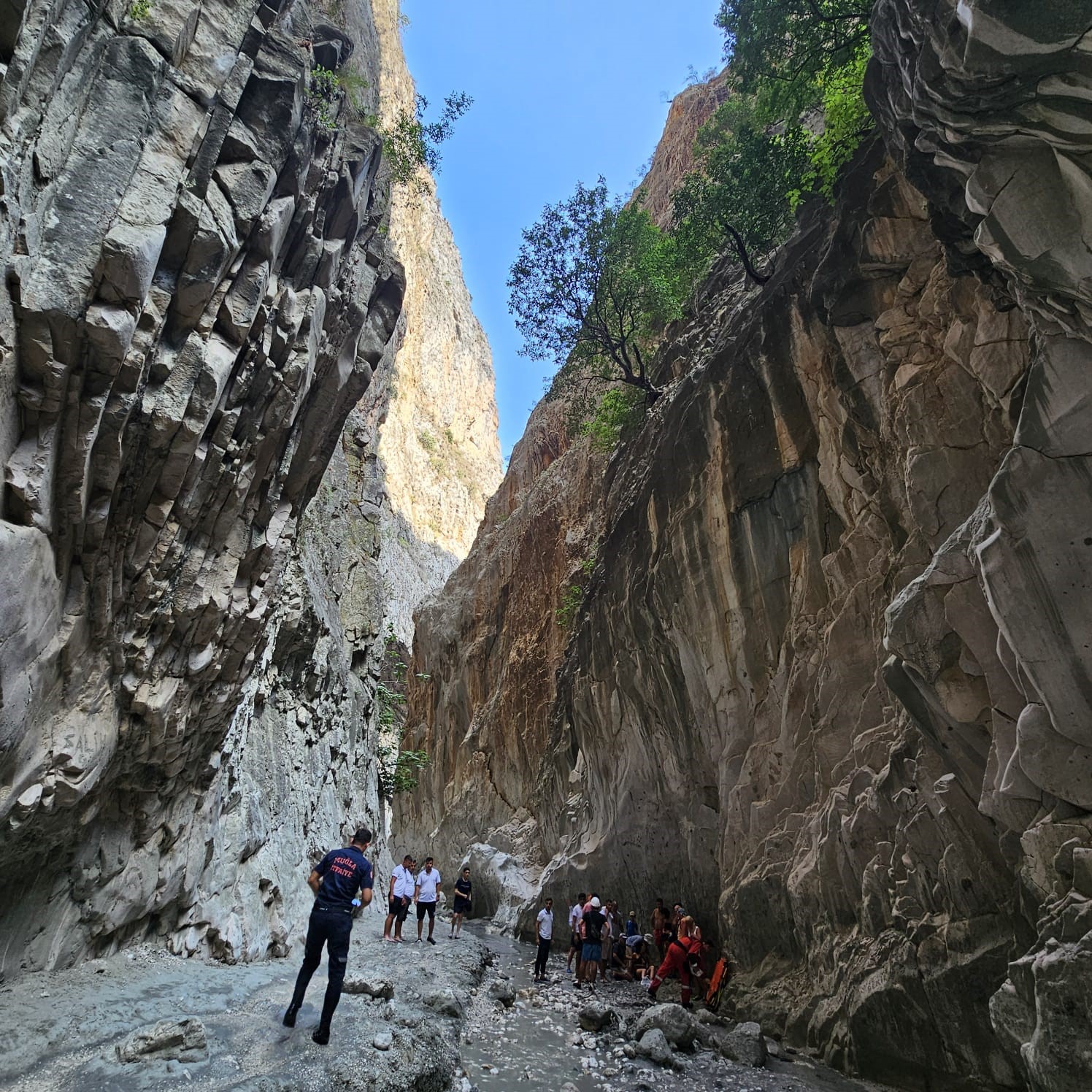 Saklıkent Kanyonu’nda düşen kaya parçası 2 turisti yaraladı
