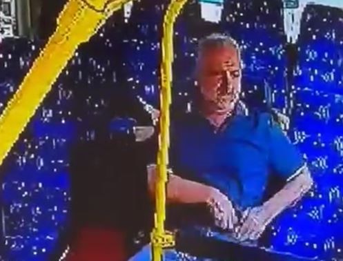 Çocuğun dolmuşta düşürdüğü kulaklığı alan yaşlı adam kayıplara karıştı
