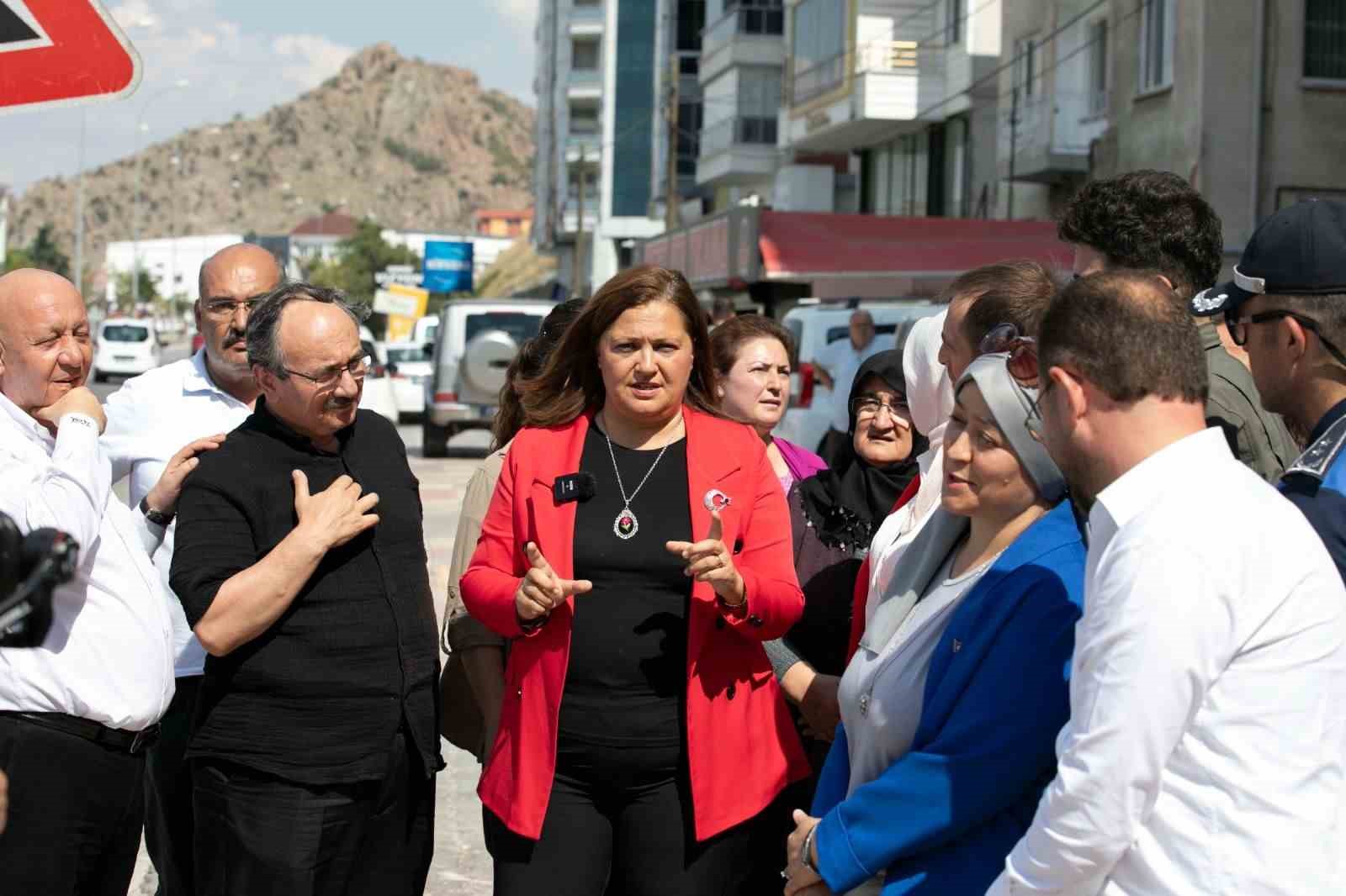 Çocukluğunun geçtiği mahalleye belediye başkanı olarak gitti
