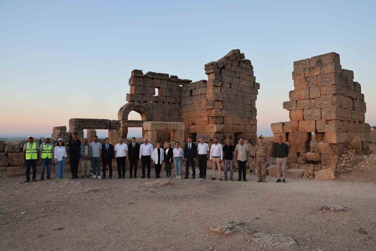 Diyarbakır Valisi Zorluoğlu, "Zerzevan Kalesi&rsquo;nin yılda 500 bin civarında ziyaret&ccedil;isi var"
