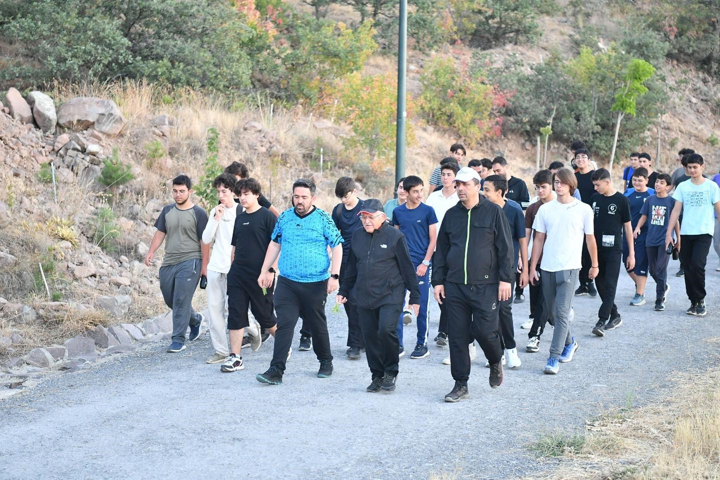 Başkan Büyükkılıç’tan Talas Gençlik Merkezi öğrencileriyle Ali Dağı’nda sabah sporu
