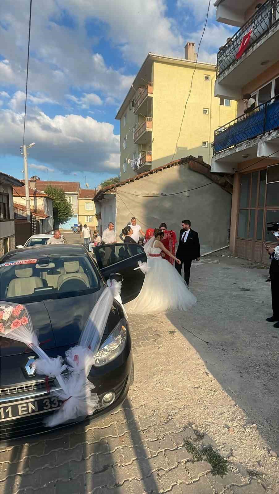 Makam arabası gelin arabası oldu
