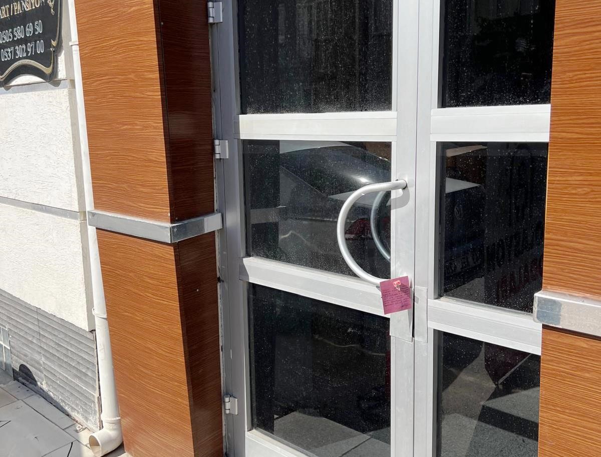K&uuml;tahya&rsquo;da fuhuş yapılan apart s&uuml;it m&uuml;h&uuml;rlendi

