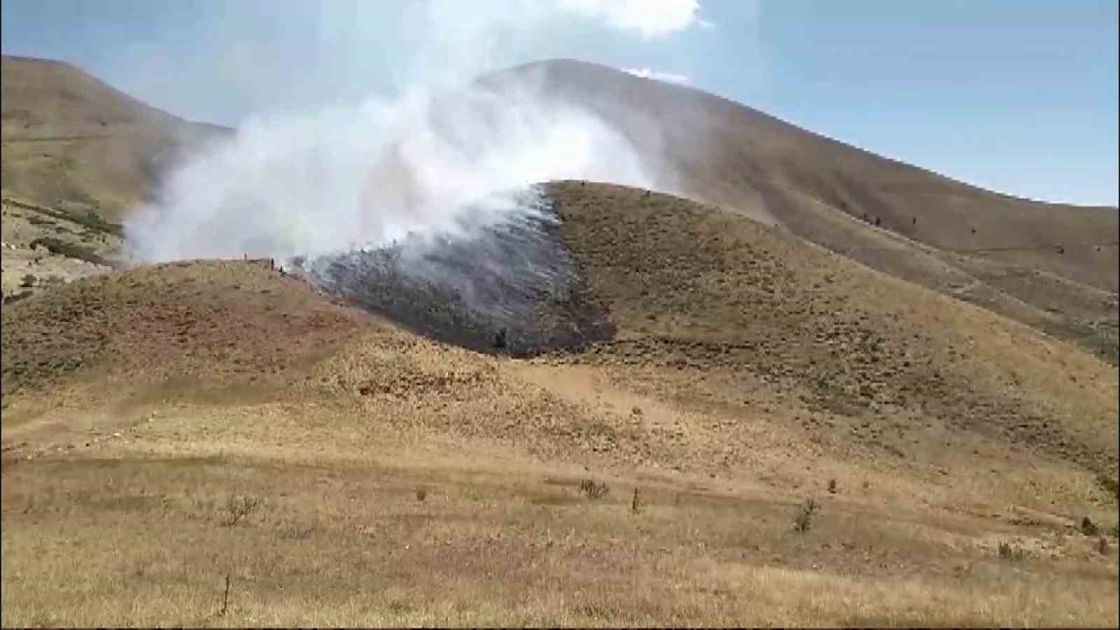 Tunceli’de otluk alanda yangın
