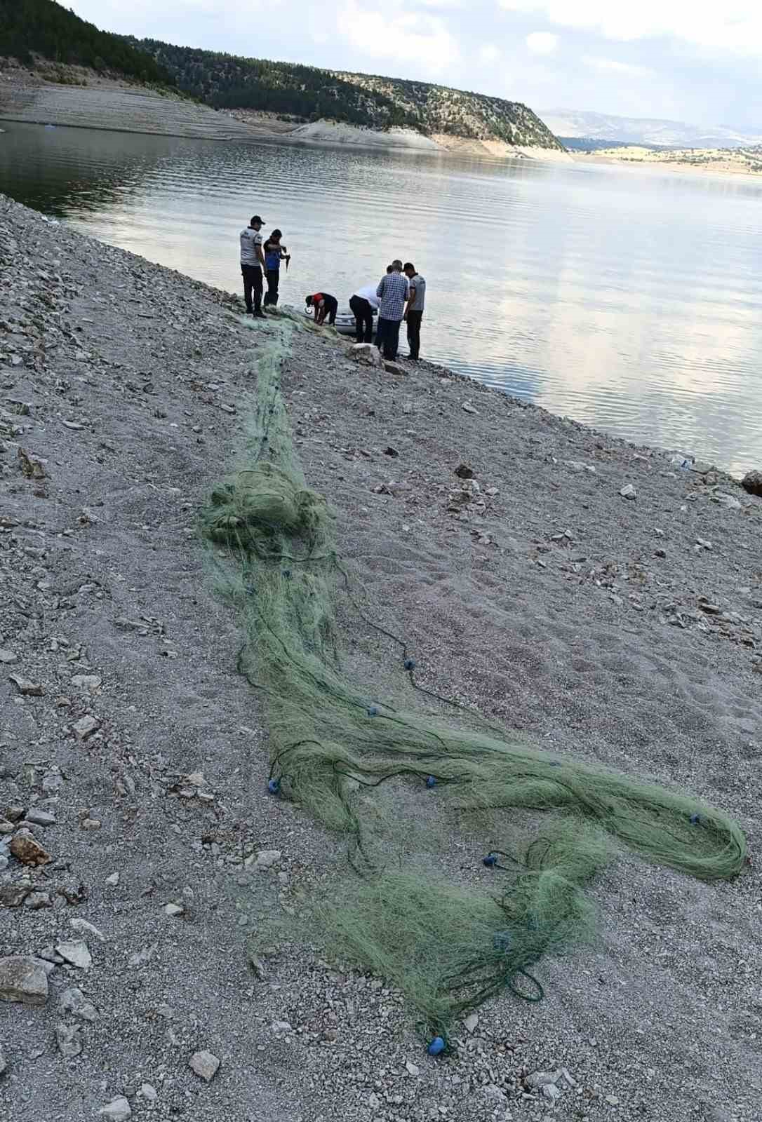 Kurtboğazı Barajı&rsquo;nda 500 metre misina ağ ele ge&ccedil;irildi
