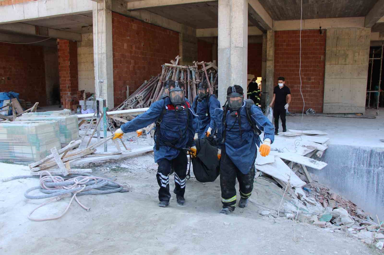 Amasya’da inşaatta ceset bulundu: Ekipler cesedi oksijen maskesi takarak çıkardı