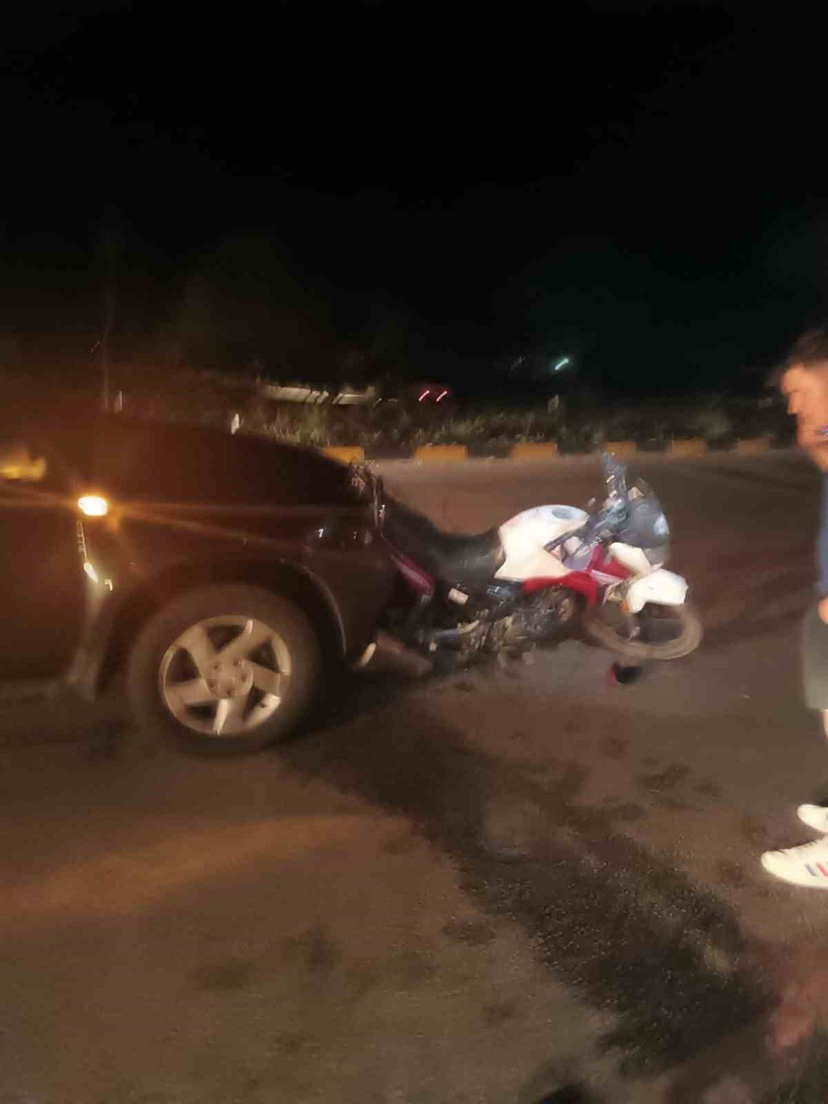 Burdur-Antalya yolunda otomobil motosiklete &ccedil;arptı: 1 yaralı
