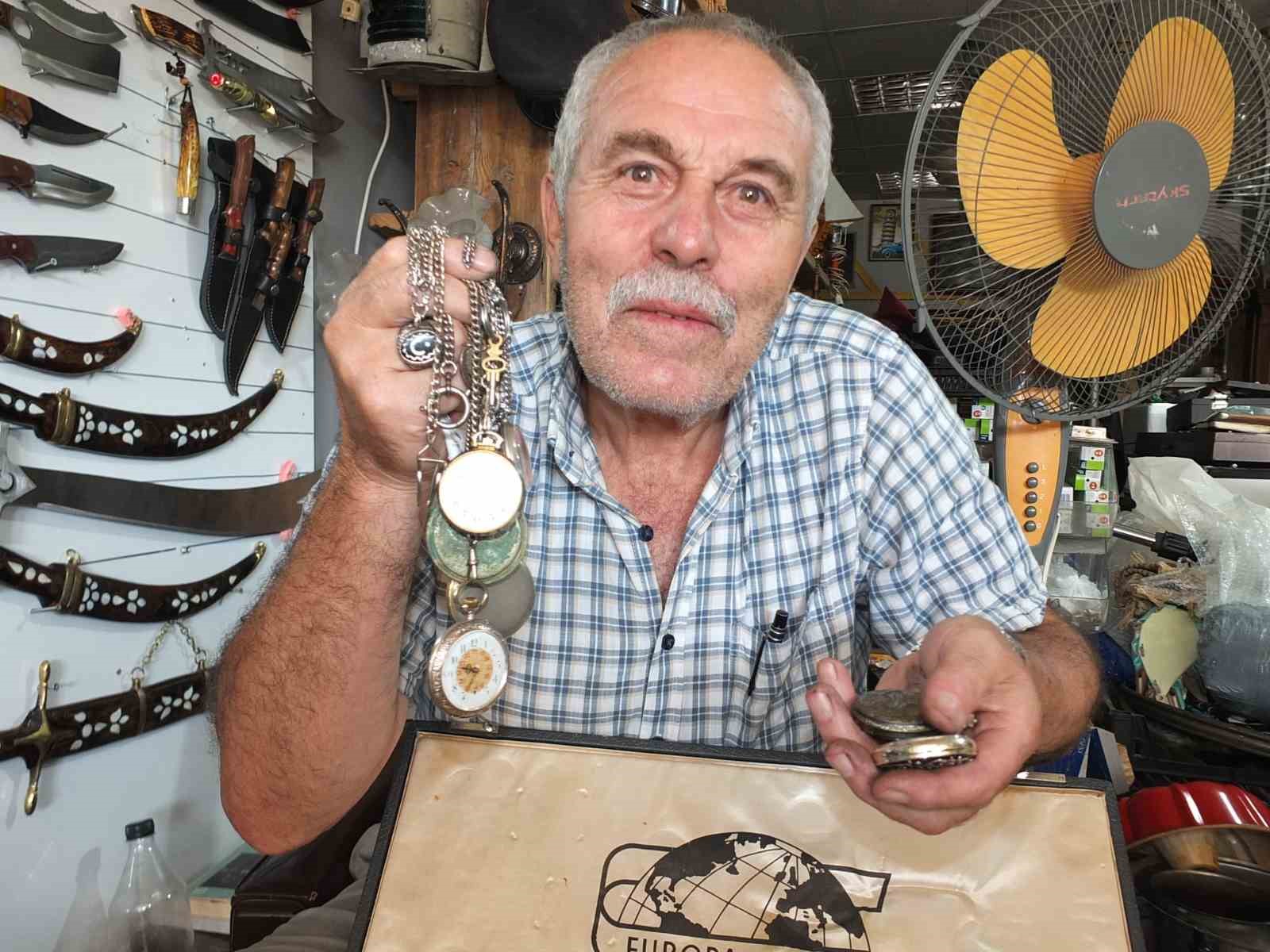 Balıkesirli makineciyi, eski merakı binlerce saatin sahibi yaptı
