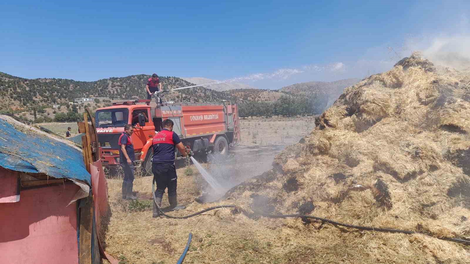 Gölbaşı’nda saman yığını küle döndü