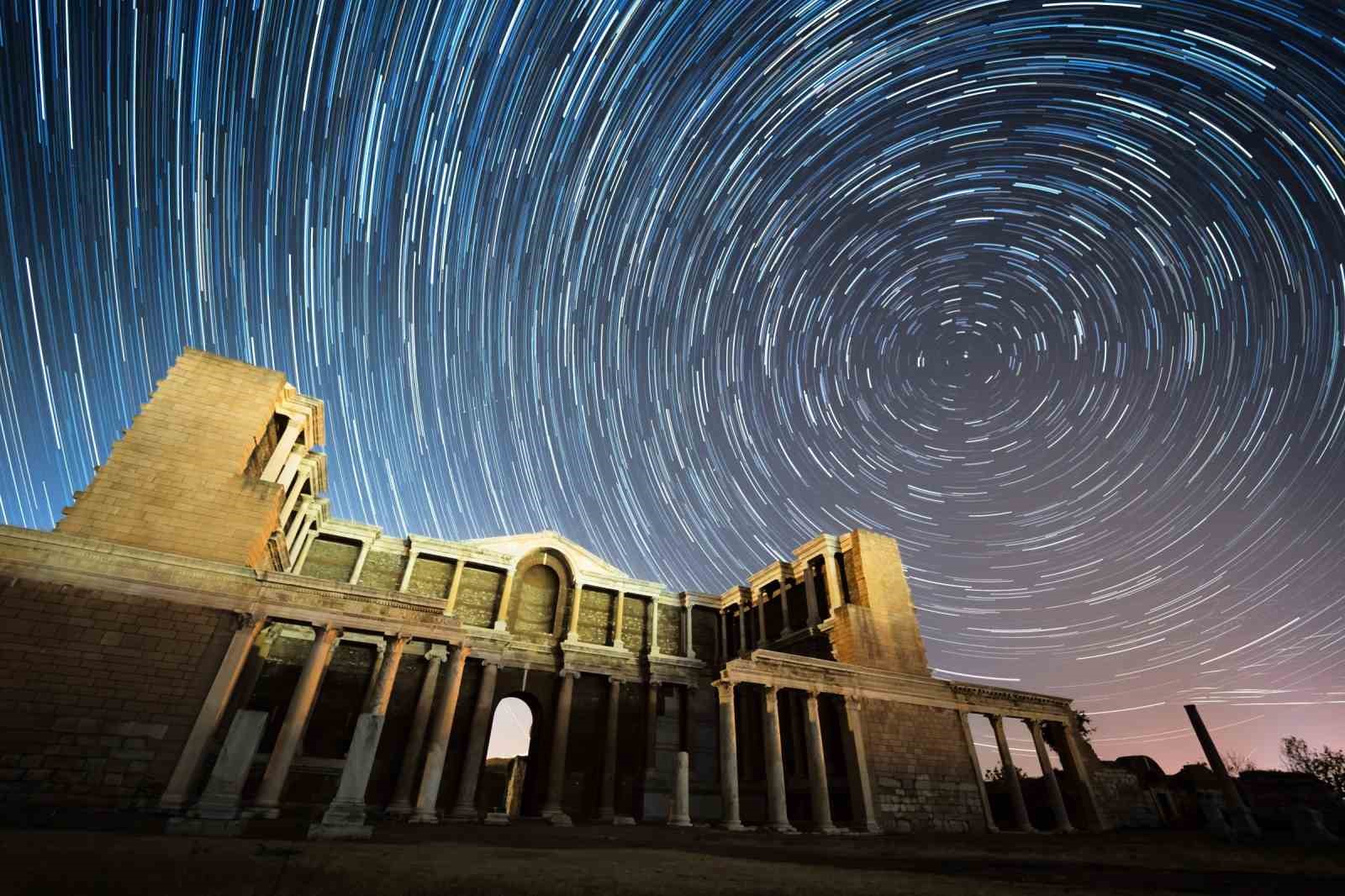 Sardes Antik Kenti, samanyolu ve perseid meteor yağmurunu buluşturdu 