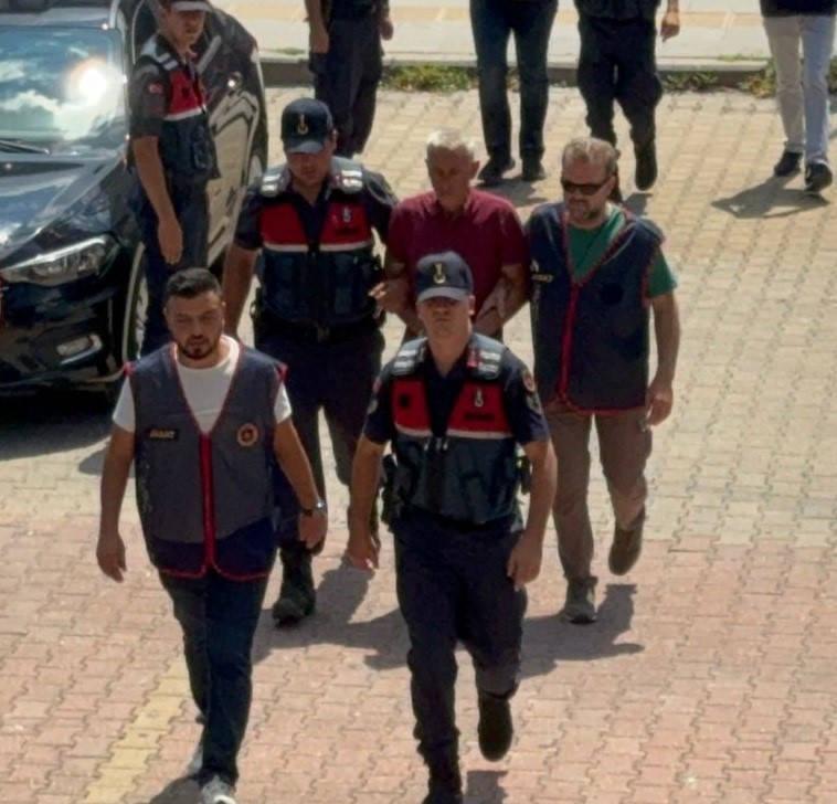 Bilecik&rsquo;te &ouml;ld&uuml;rd&uuml;ğ&uuml; adamın cesedini naylon poşet i&ccedil;inde ormanlık alana bırakan ş&uuml;pheli tutuklandı
