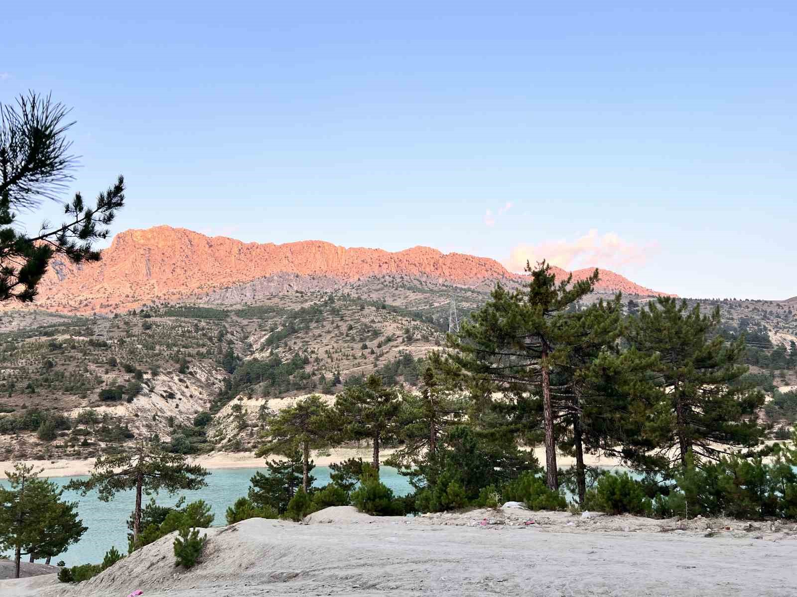 Değirmendere G&ouml;leti turkuaz rengiyle hayran bırakıyor
