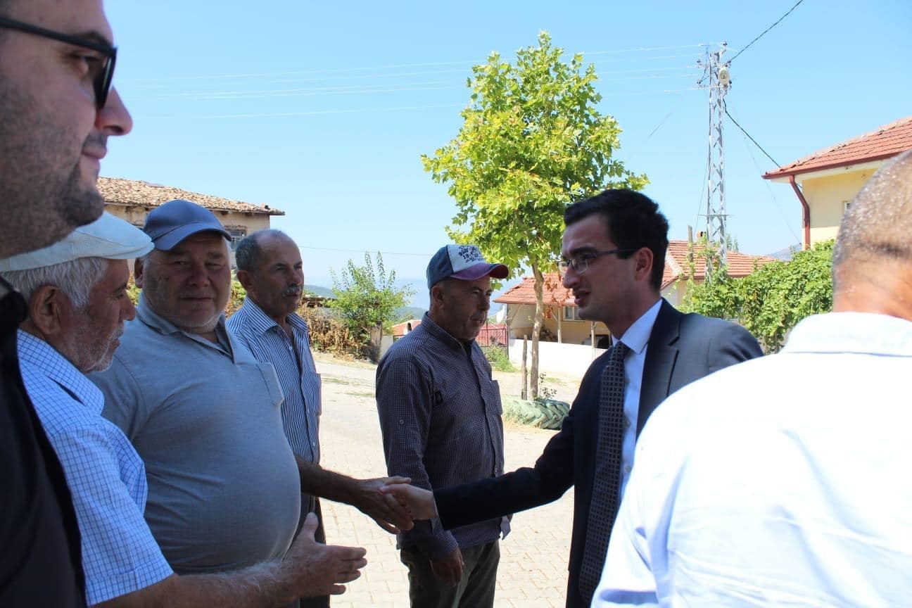 G&ouml;lpazarı k&ouml;ylerinde vatandaşın sorununu dinledi
