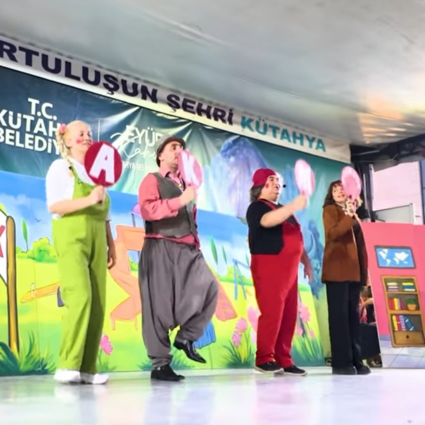 &Ccedil;ocuklara asans&ouml;r g&uuml;venliği anlatıldı
