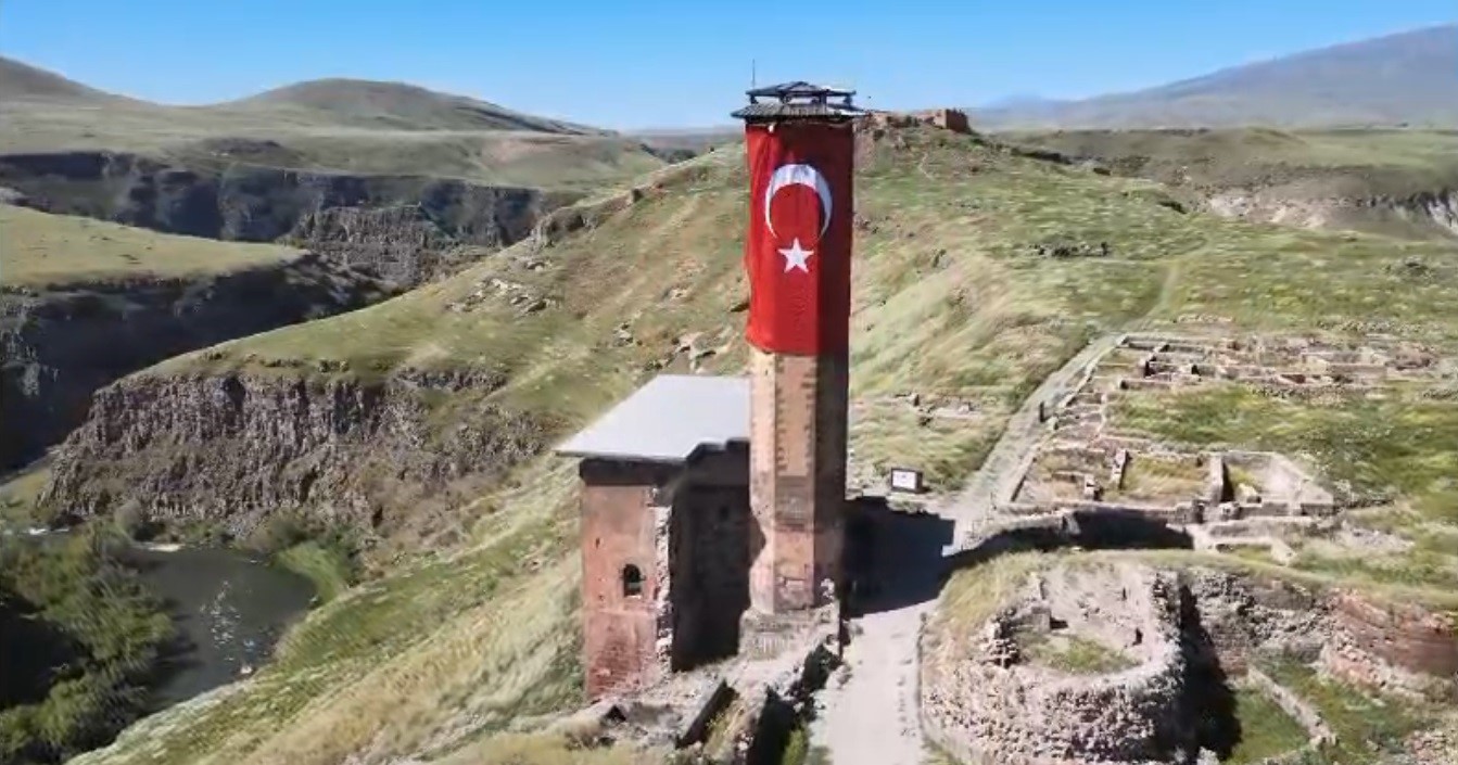 Kars Valiliği’nden Ani’ye Alparslan: Büyük Selçuklu kamu spotu
