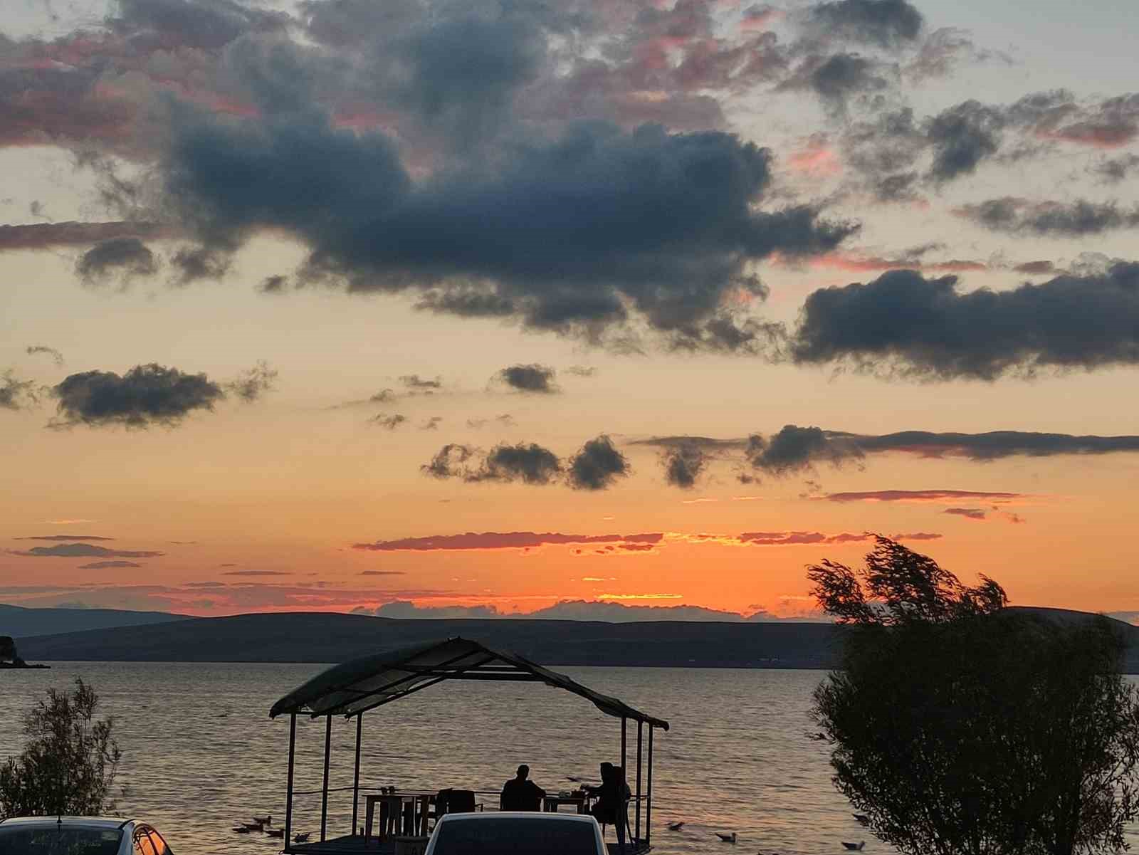 Çıldır Gölü’nde gün batımı