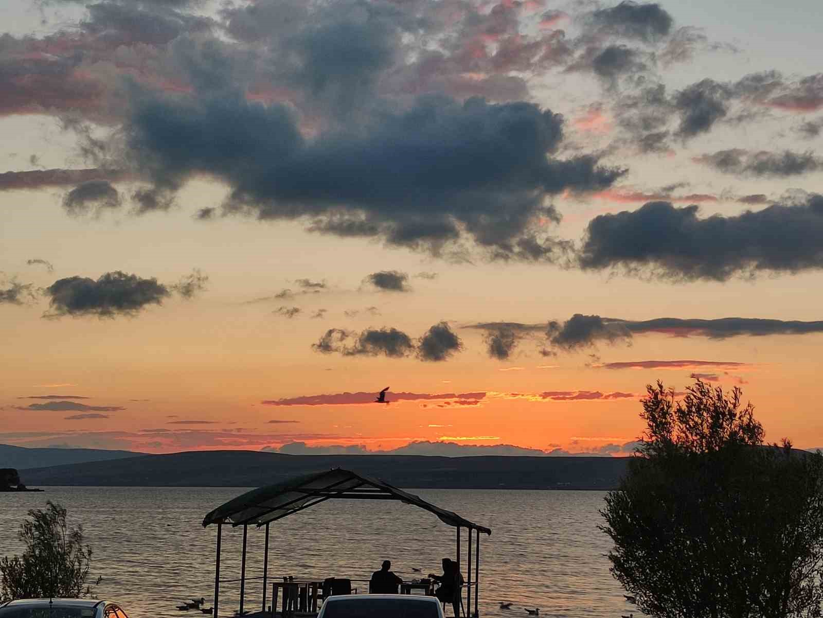 Çıldır Gölü’nde gün batımı
