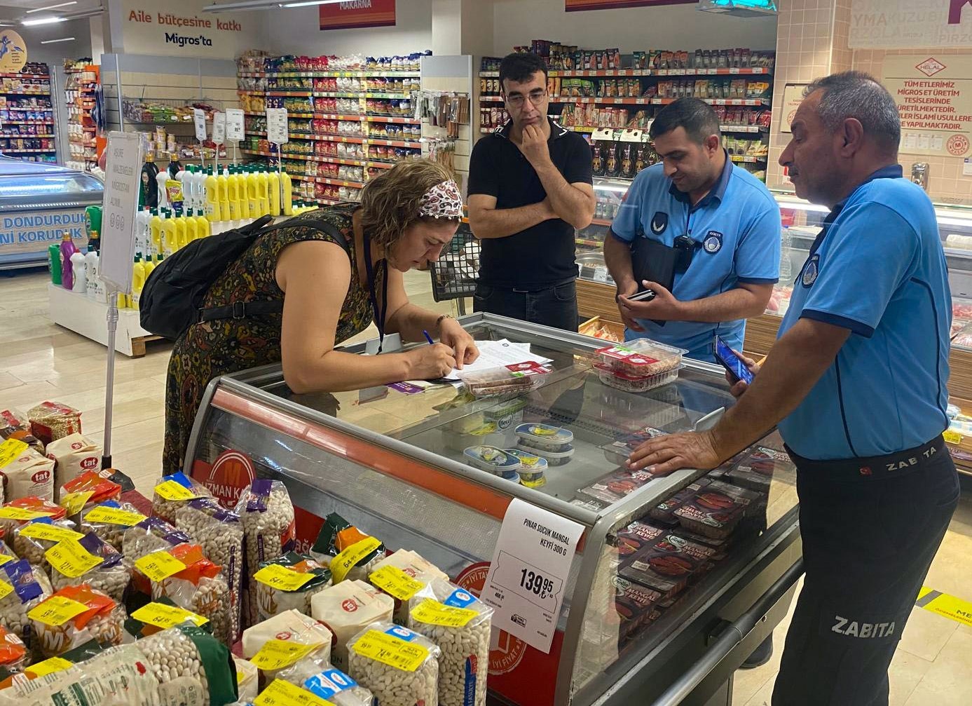 Diyarbakır B&uuml;y&uuml;kşehir Belediyesi 4 bin iş yerini denetlendi
