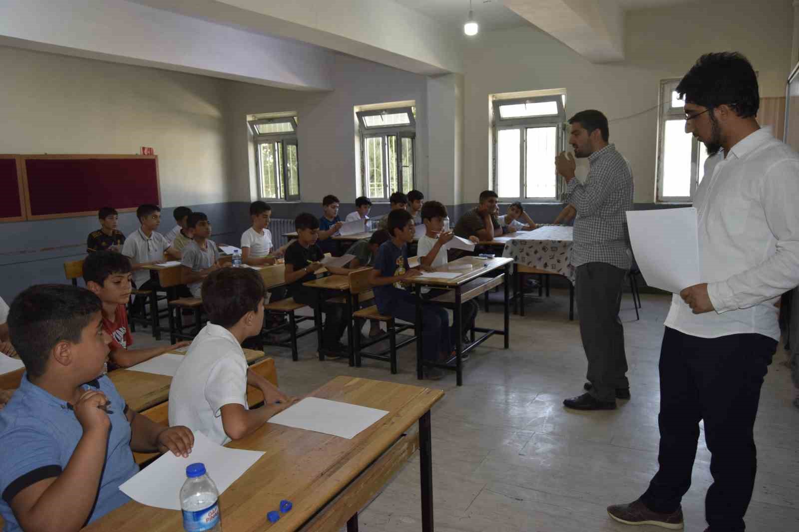 Dicle&rsquo;de Kur&rsquo;an Kursu &ouml;ğrencileri arasında bilgi yarışması
