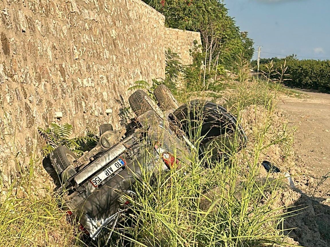 Balıkesir&rsquo;de trafik kazası: 3&rsquo;&uuml; ağır 5 kişi yaralandı
