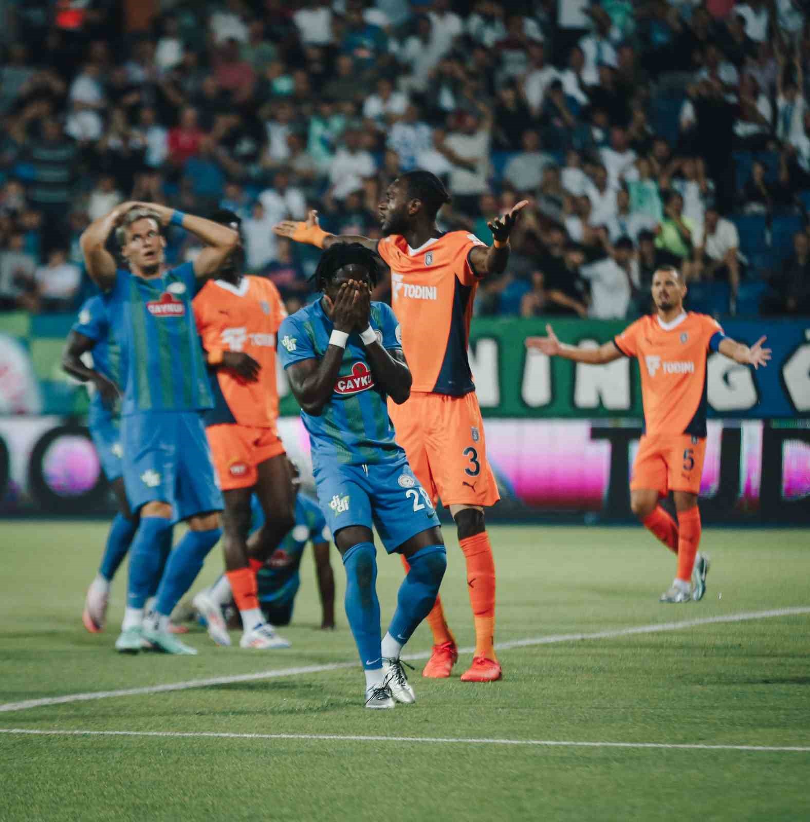 Trendyol Süper Lig: Çaykur Rizespor: 1 - Başakşehir: 1 (İlk yarı)
