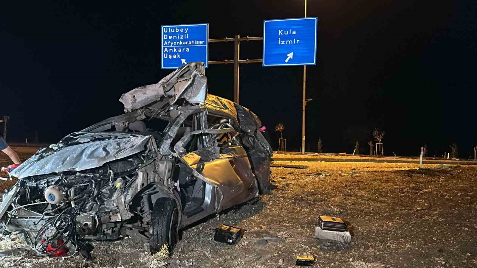 Döner kavşaktan düz karşıya geçen minibüs kaza yaptı: 1 ölü