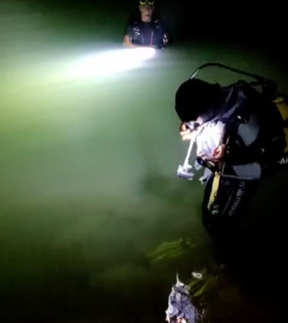 Serinlemek i&ccedil;in girdiği baraj g&ouml;letinde kayboldu
