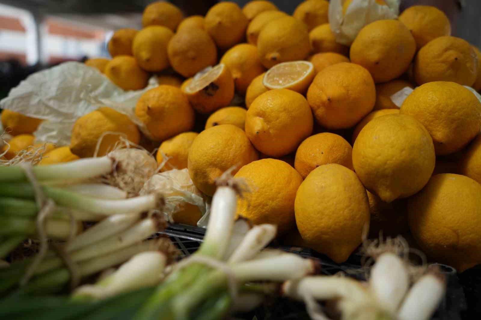 Çayın limonlu içildiği Bayburt’ta artan limon fiyatları çayların tadını kaçırdı