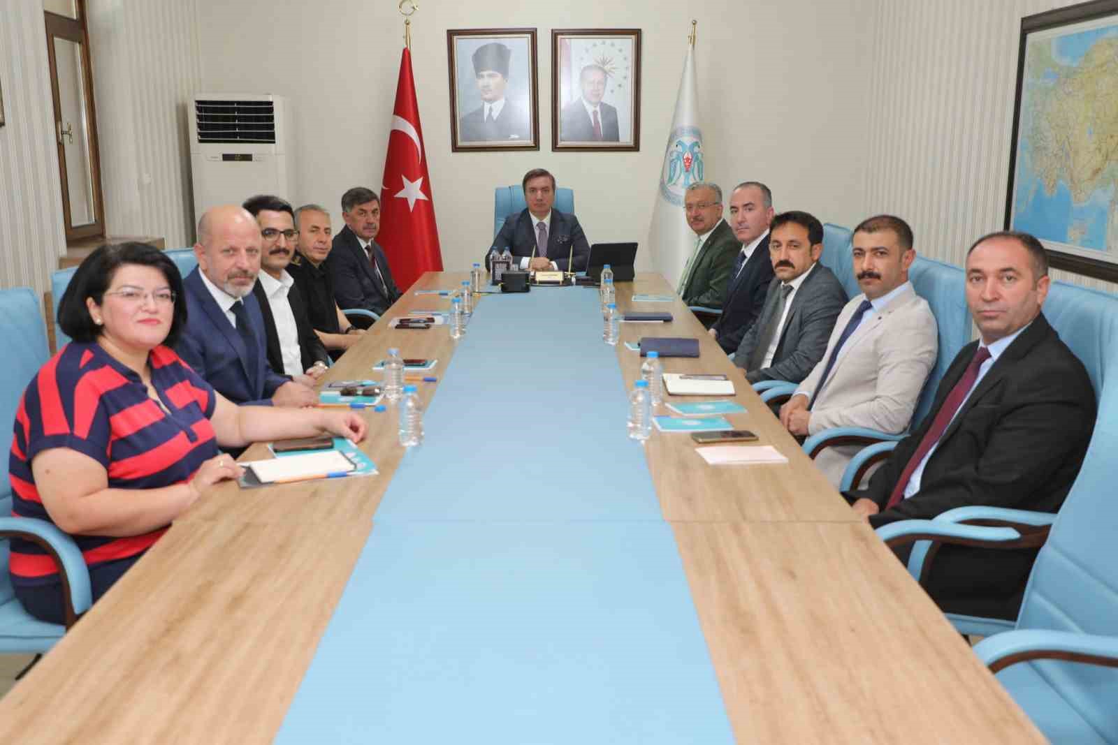 "Türkiye Yüzyılında 1. Uluslararası Türk Diasporası Sempozyumunun" hazırlık toplantısı düzenlendi