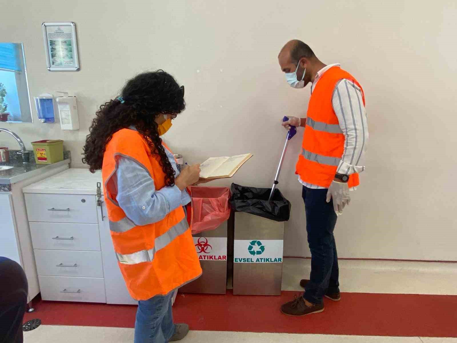 Diyarbakır&rsquo;da sağlık kuruluşlarında evsel atık denetimi yapıldı
