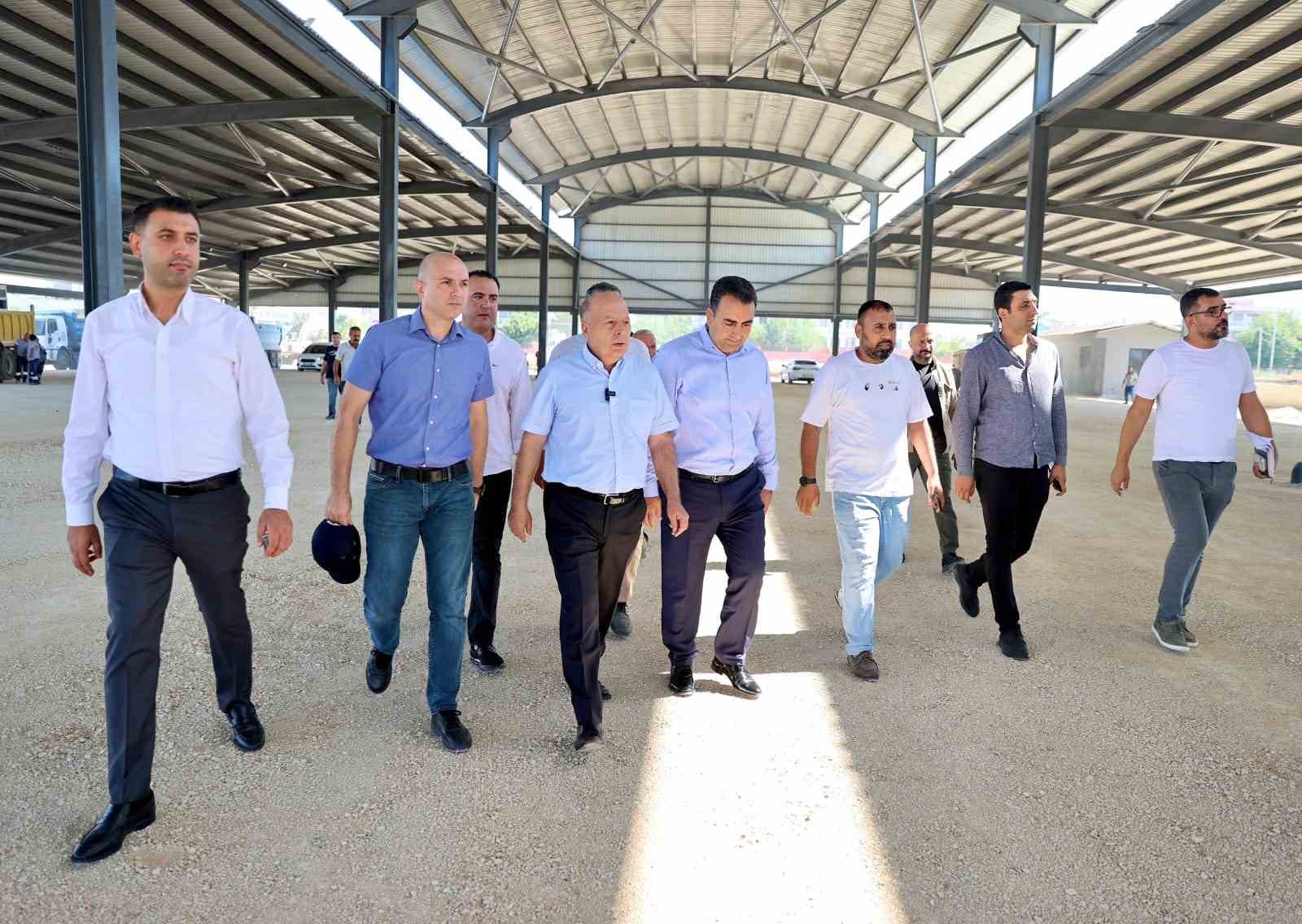 Y&uuml;reğir yeni kapalı semt pazarına kavuşuyor

