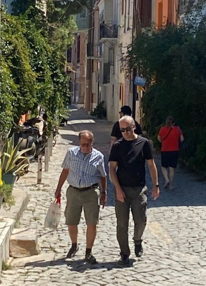 Ayvalık&rsquo;ta atalarının izlerini aradı
