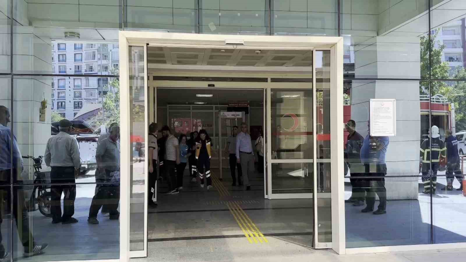 Hastanede ger&ccedil;eğini aratmayan tatbikat
