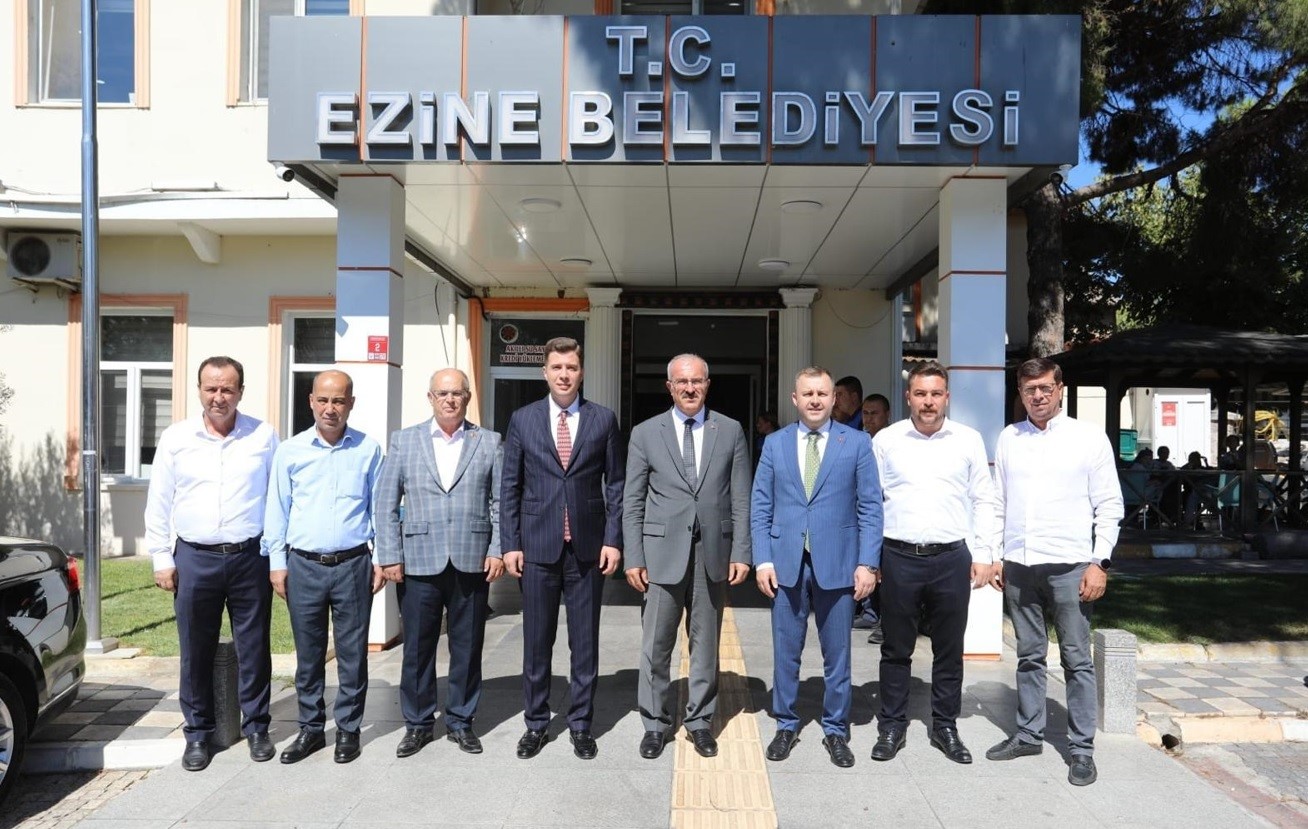 Vali &Ouml;mer Toraman&rsquo;dan, Ezine Belediye Başkanı G&uuml;ray Y&uuml;ksel&rsquo;e iade-i ziyaret
