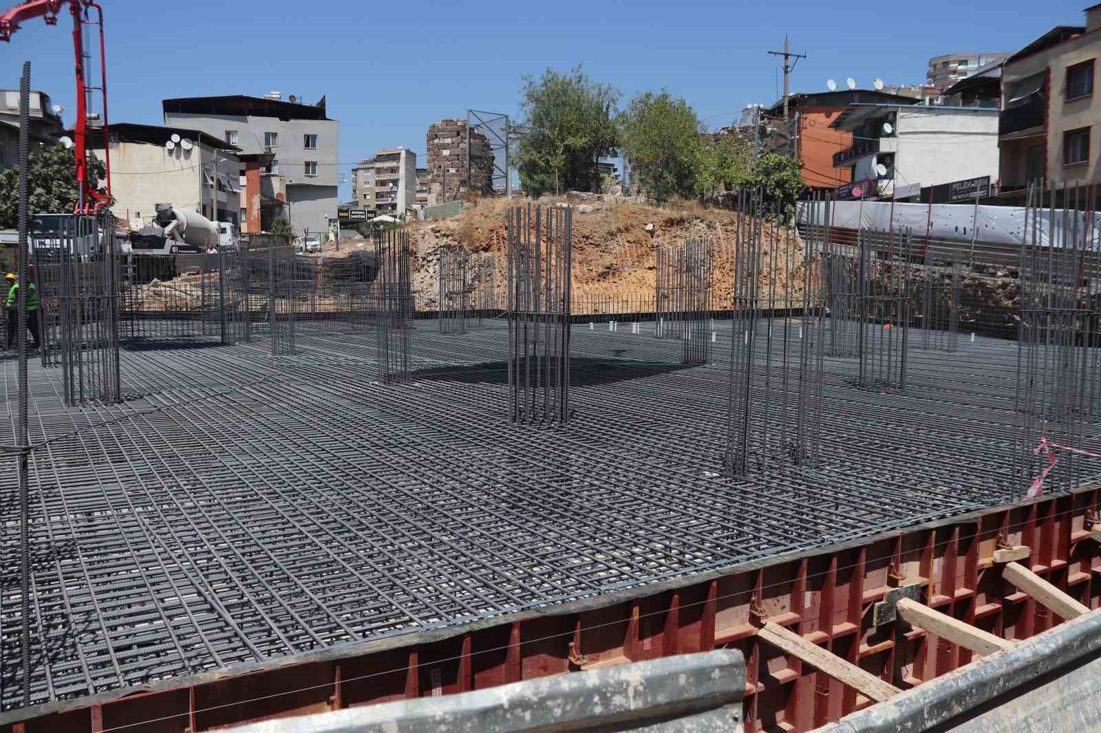 Deprem sonrası yıkılan Yıkık Camii yeniden inşa ediliyor
