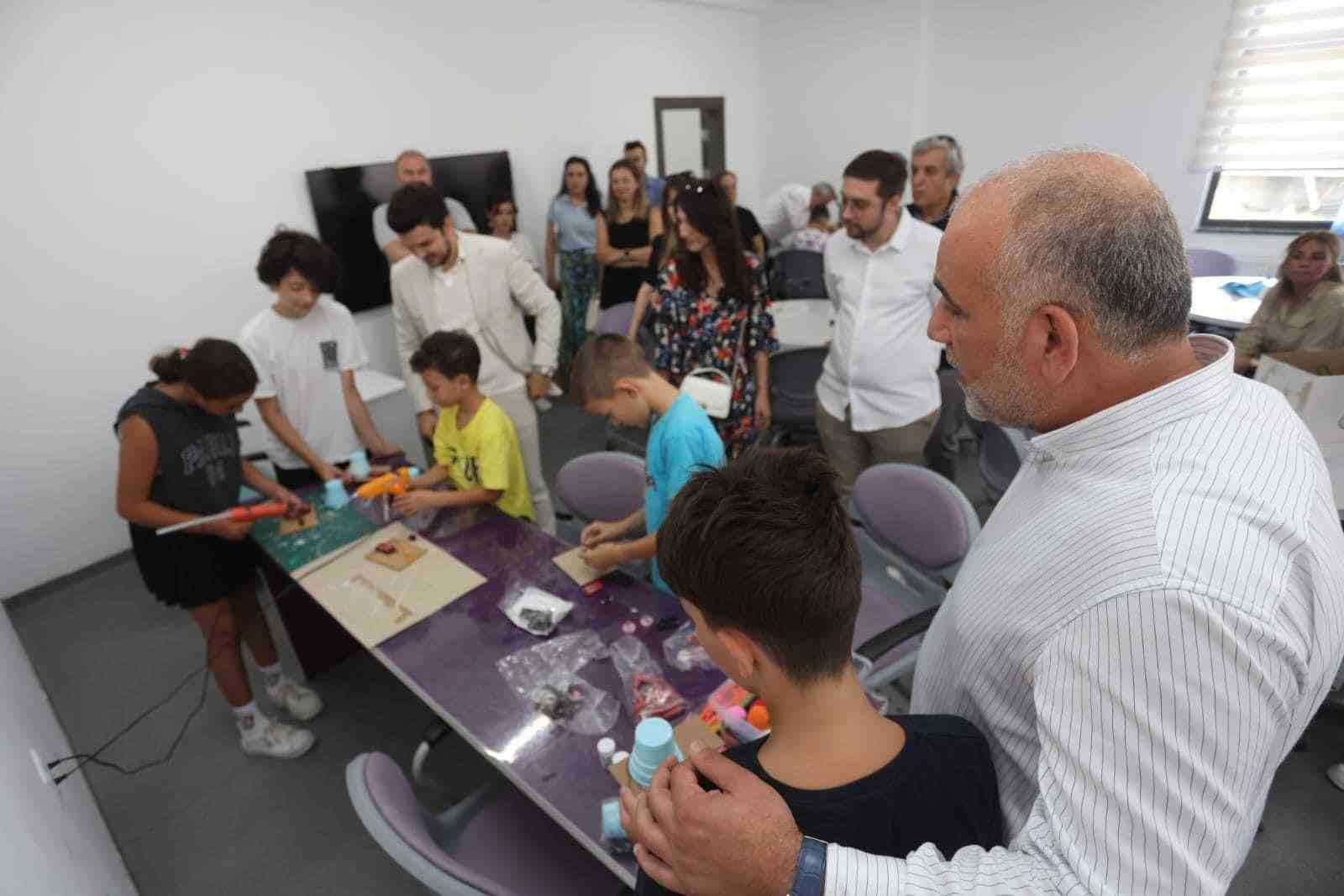 Başkan Sandık&ccedil;ı: "Geleceğe y&ouml;n verecek nesilleri b&uuml;y&uuml;k bir sorumlulukla yetiştiriyoruz&rdquo;
