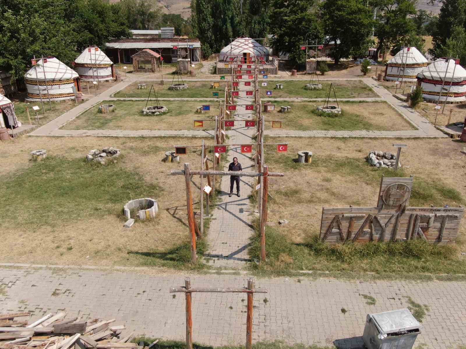 İşletme sahibi Kanat Beg Aytaç: "Buraya Türk bayrağı astığım için DEM’li belediyeden hizmet alamıyorum"