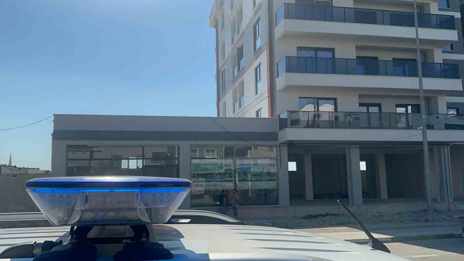 6. kattan d&uuml;şerek &ouml;len gen&ccedil; kızın c&uuml;zdanından &ccedil;ıkan not y&uuml;rekleri dağladı
