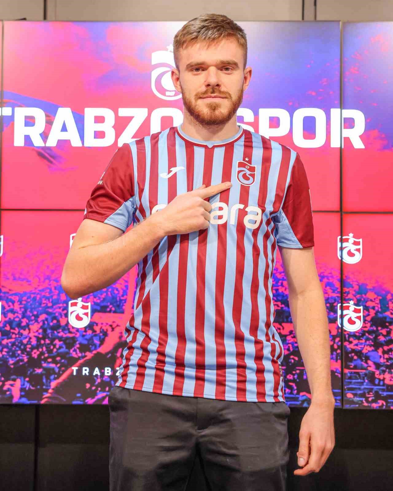 Trabzonspor, Arseniy Batagov için imza töreni düzenledi
