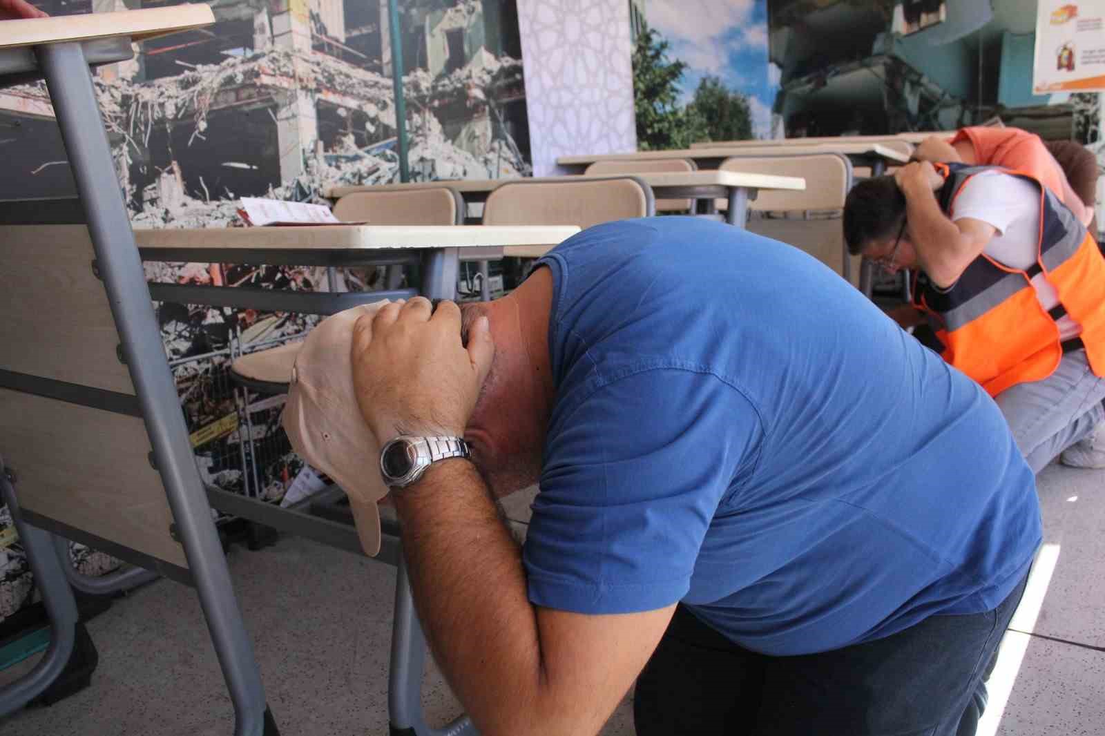 Deprem Sim&uuml;lasyon Tırı Tavşanlı&rsquo;da
