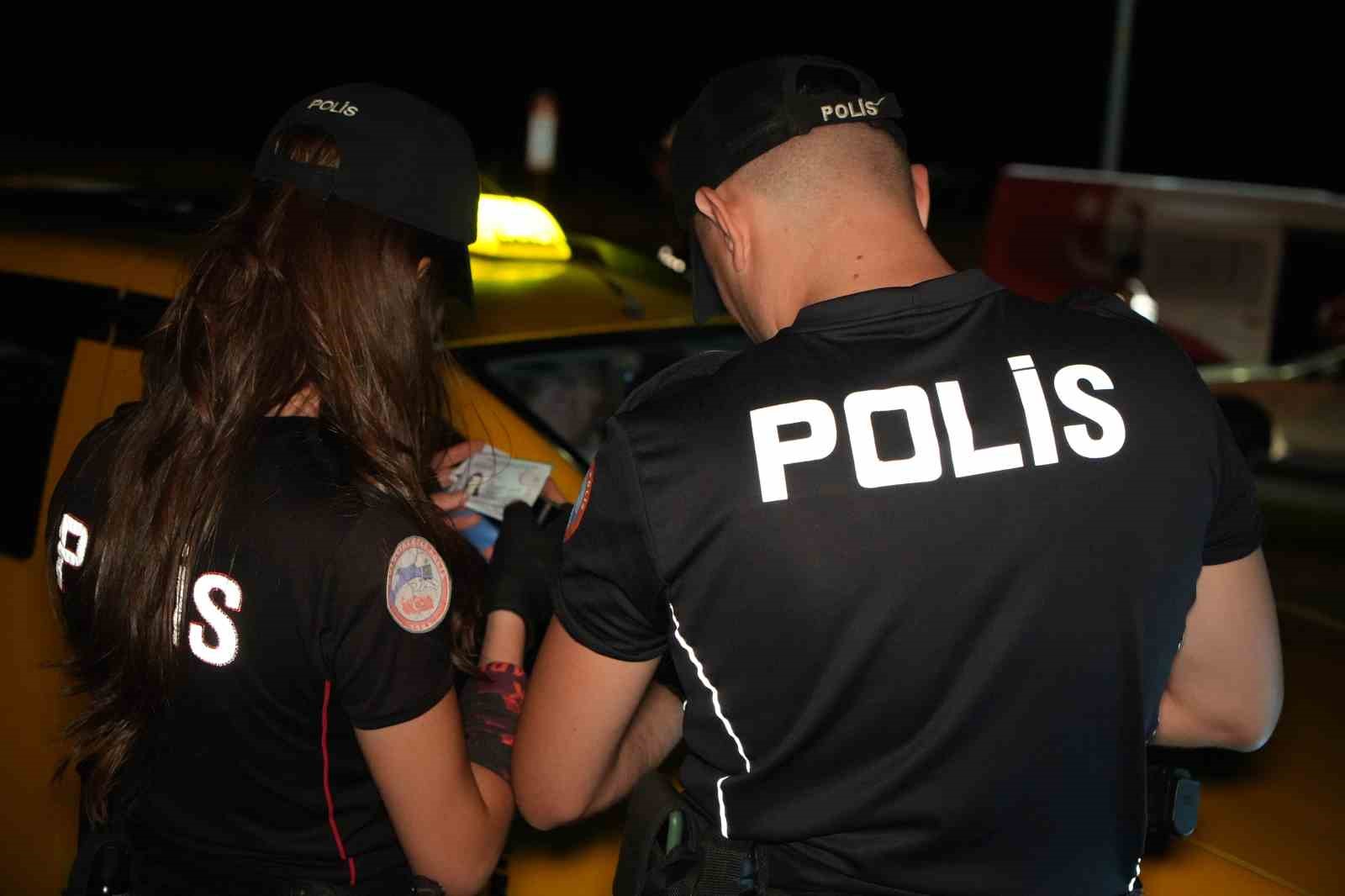 Edirne&rsquo;de g&ouml;&ccedil;men ka&ccedil;ak&ccedil;ılığına karşı uygulama yapıldı
