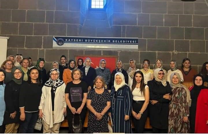 Milletvekili Ayşe B&ouml;h&uuml;rler, Yazarlar Birliği Şiir Programı&rsquo;na konuk oldu
