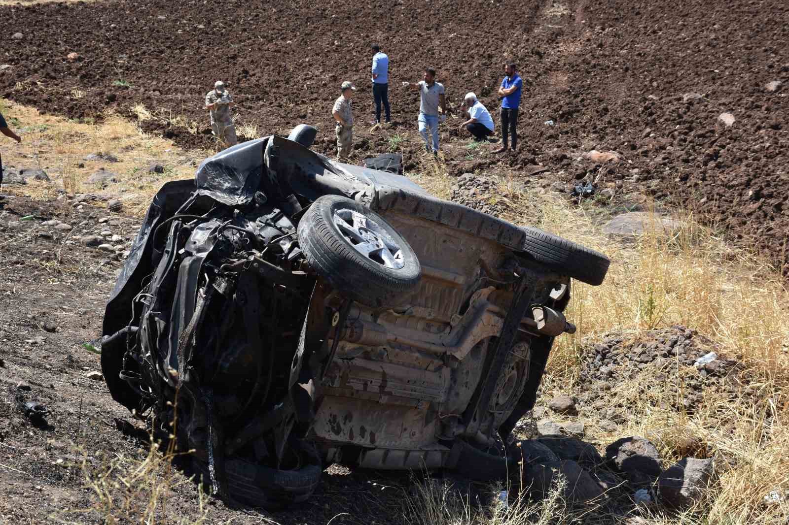 Siverek’te otomobil şarampole devrildi: 1 ölü, 3 yaralı
