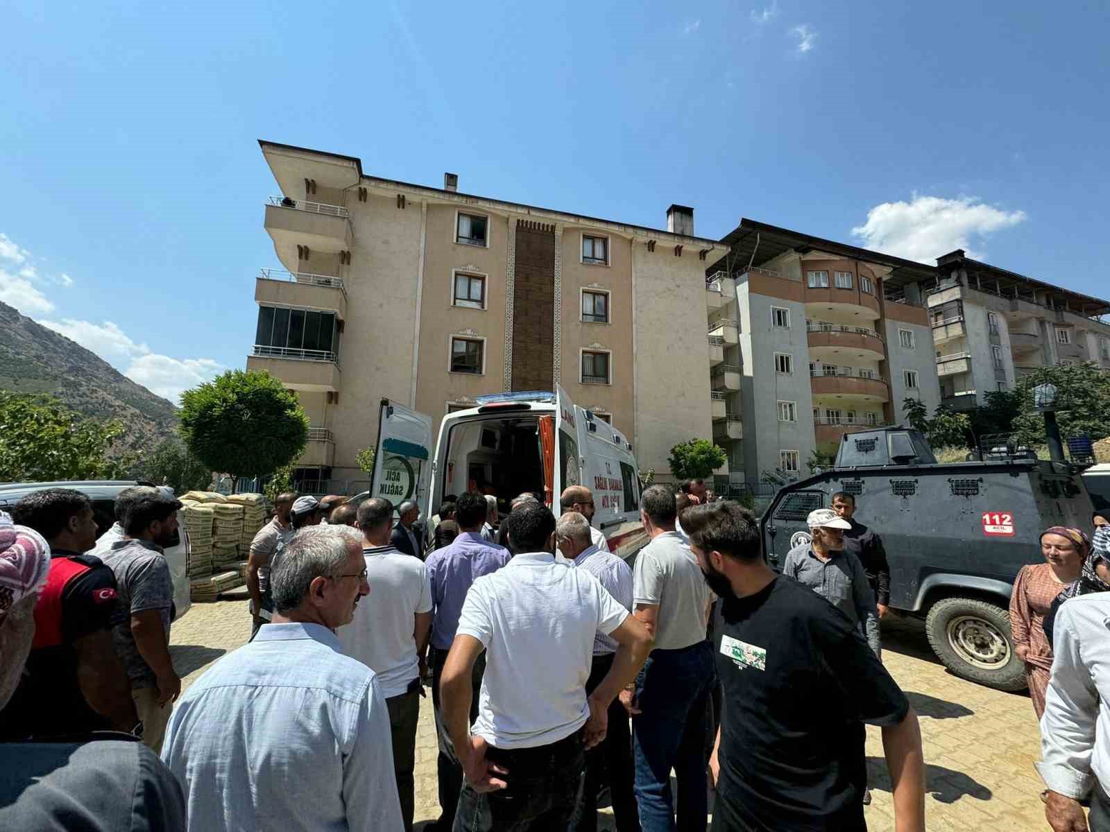 Şemdinli’de asansör boşluğuna düşen işçi hayatını kaybetti
