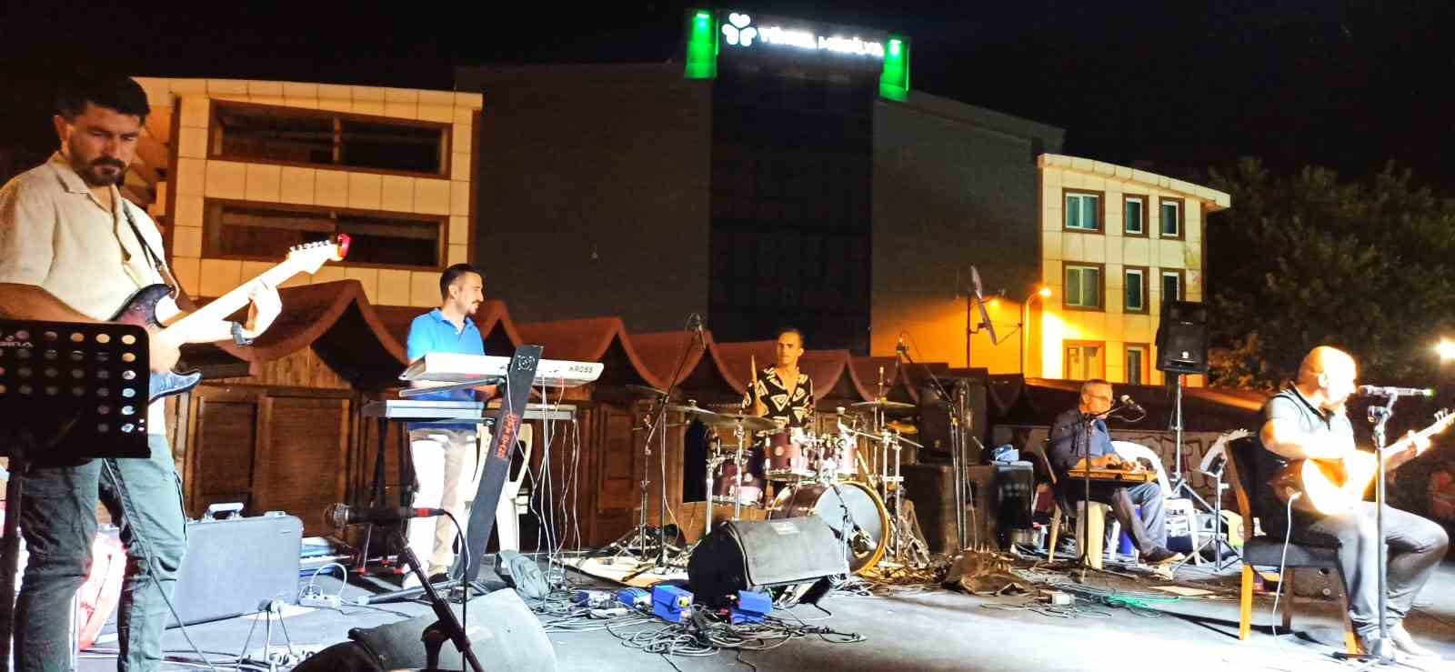 Devrekliler halk müziği ve yağmur ekibi ile coştular