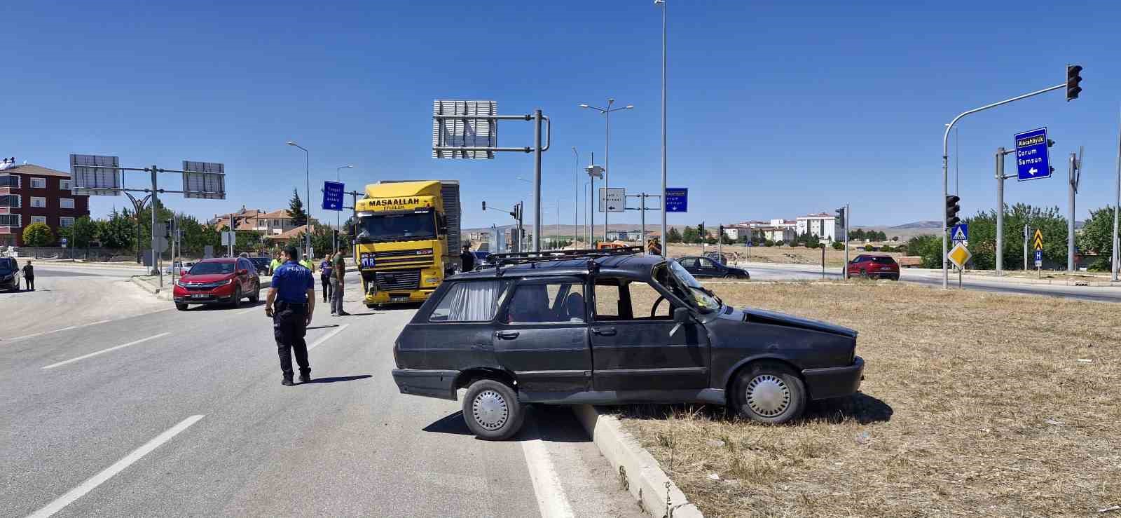 Tırla çarpışan otomobil yaklaşık 50 metre sürüklendi